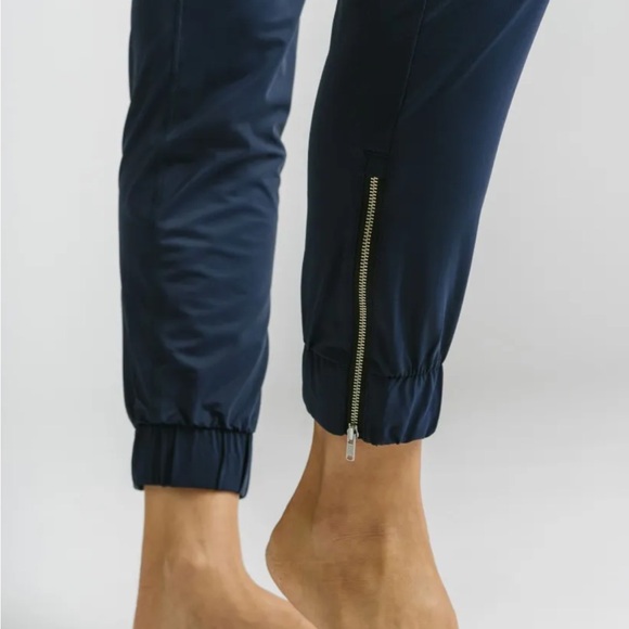 ZYIA Everywhere Zipper Joggers with gold zipper *navy* - Picture 4 of 12
